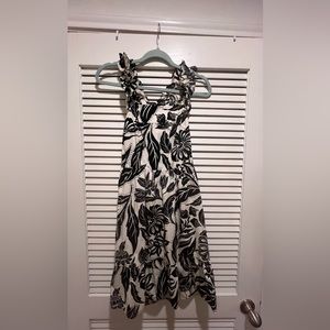 Who what wear from target batik floral birch dress with open back. XS.